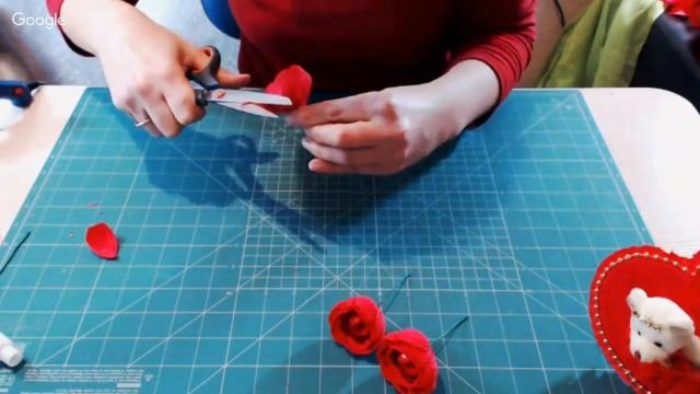 Букет из конфет. Валентинка своими руками. Ч.2. Сборка букета. смотреть онлайн