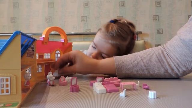 игрушечный домик распаковка собираем играем toy house Play with a house смотреть онлайн
