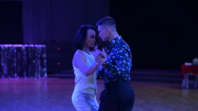 New Year Pro-Am Celebration 2022.Solo Performance.Tango-Waltz.Полторацкий Михаил-Подлужная Мальвина смотреть онлайн
