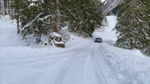 Задний привод в гору зимой