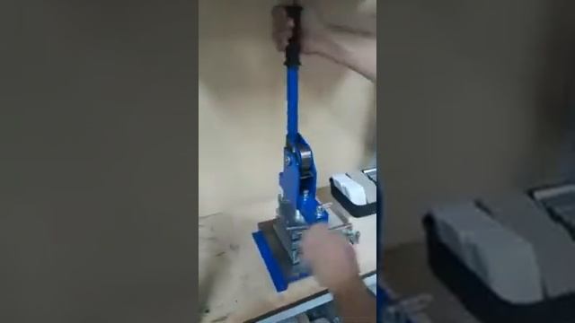 станок для изготовления магнитов на холодильник