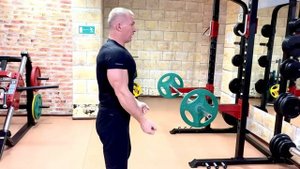 Подъём на бицепс: соревновательная техника