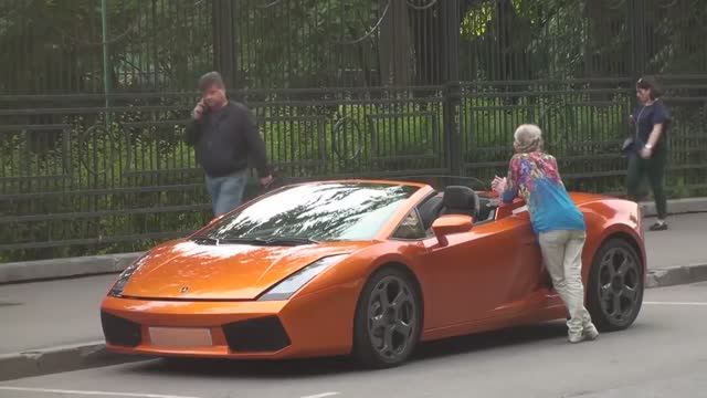 ??Улыбнись??Бабуля на Ламборгини Пранк
