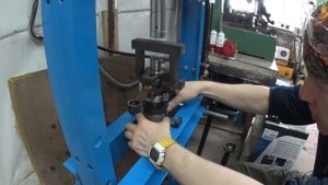 Замена подшипников коленвала Suzuki DT30
