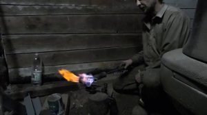 Вода горит.Так я зажёг воду.Паяльная лампа почти на воде