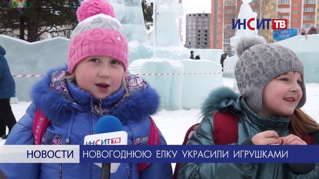 Новогоднюю елку в Копейске украсили игрушками смотреть онлайн