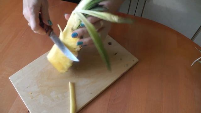 Как красиво нарезать ананас.МК.Лебедь