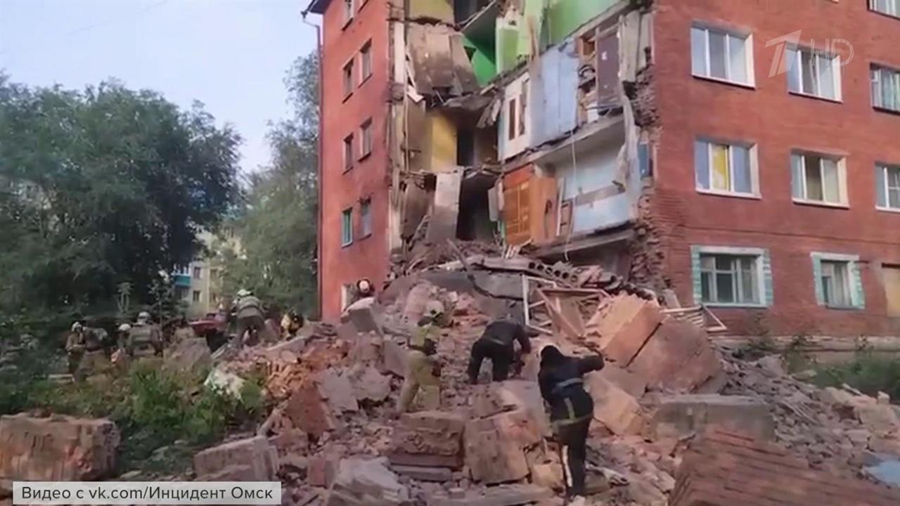 Часть жилого пятиэтажного дома обрушилась в Омске