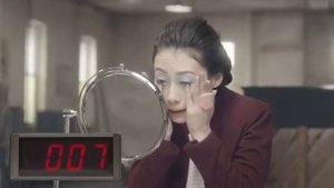ДЕВУШКИ УЧИТЕСЬ КАК НАДО БЫСТРО КРАСИТЬСЯ ))))) за 10 секунд