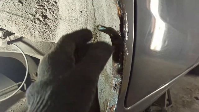 Полирую переходы по лаку,а с другой стороны удаляю ржавчину,пилю,варю и грунтую!
