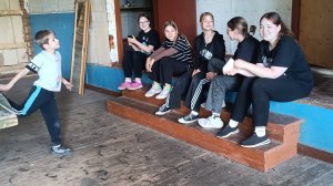 Дом "У" приезд волонтеров на уборку здания