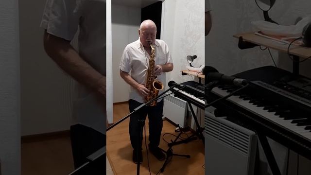 Мысли - таково название этой мелодии. Приятно под такую музыку поразмышлять? смотреть онлайн