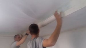 Монтаж гипсового карниза под лед ленту, скрытый свет
