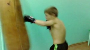 Бокс дети. Работа на мешке.