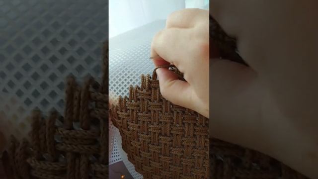 Вышивание сумки на канве. #вязаныесумки #сумкинаканве