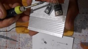 Простой преобразователь напряжения 12-220В на двух транзисторах