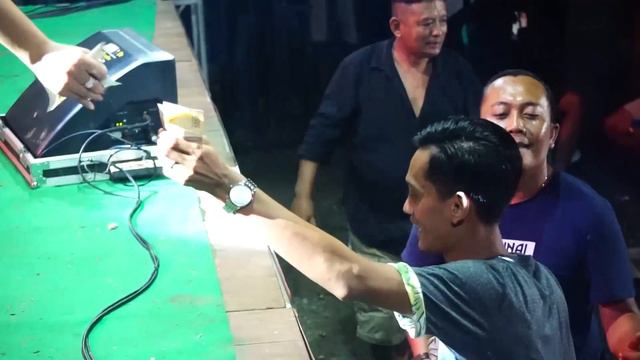 PECAH SERIBU SELLI PRAWOTO CAMELIA PONDOK смотреть онлайн