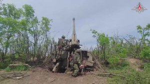 расчет Гиацинт-С  оказывают огневую поддержку штурмовым подразделениям в районе Урожайного.