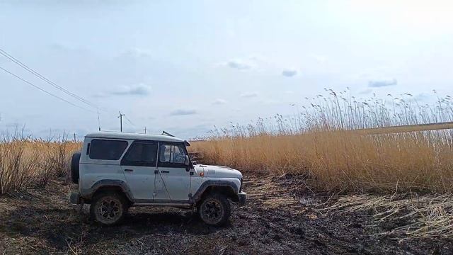 вторая попытка шнивы, УАЗ Хантер и форд Эксплорер, уверенно ? смотреть онлайн