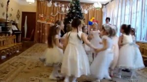 Шутливый хоровод "Мы пойдем сейчас налево...". Группа "Семицветики". 28.12.2014