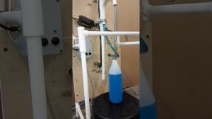 Полуавтомат по розливу жидкостей.