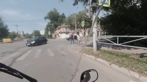 Гонка скутеров Honda Cabina 50cc против SYM Orbit 50cc 2T vs 4T Япония против Тайвани покатушки