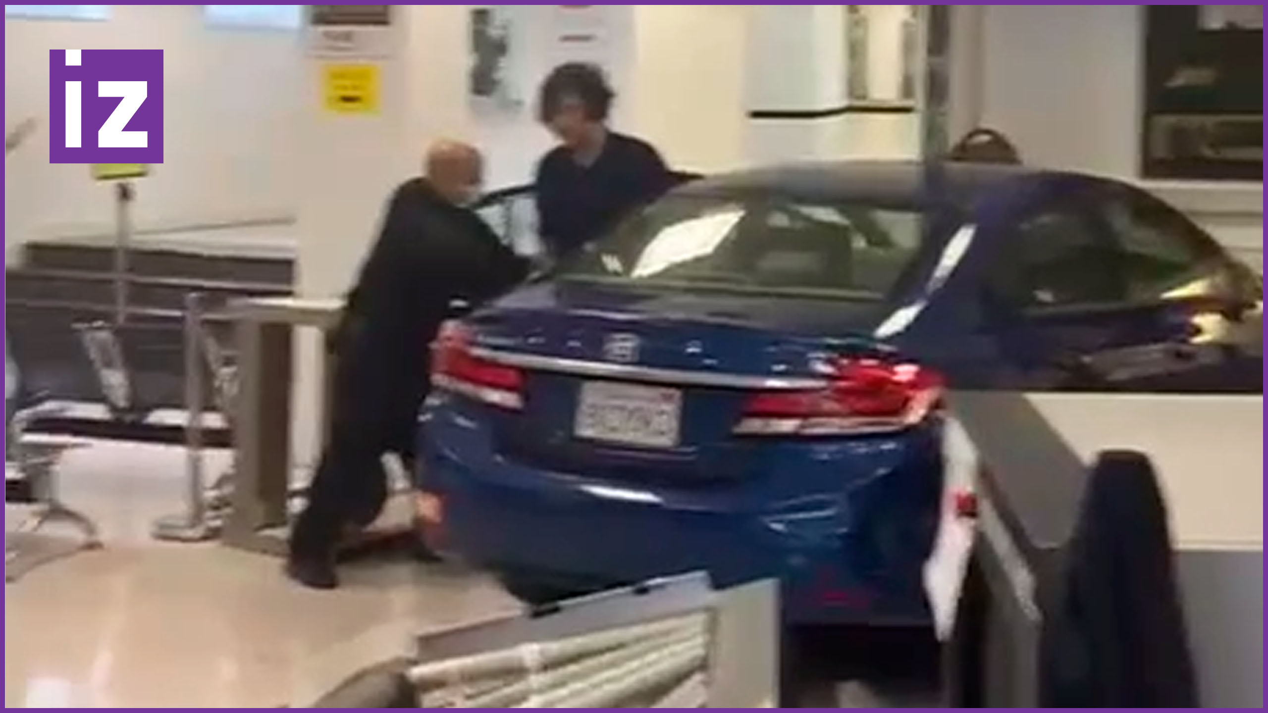 Автомобилист протаранил китайское консульство в Сан-Франциско, полицейские застрелили его / Известия