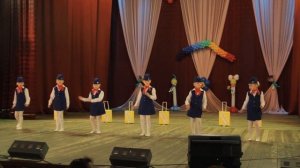 Детский сад № 8 г.Ярцево. Танец стюардесс.