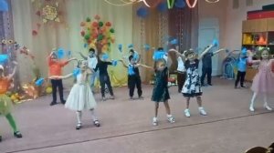 Песня с султанчиками и движениями на осенний праздник Марины Басовой "Дождик целый день"