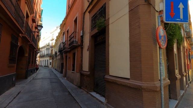 Мы тут чужие · Осень в Испании · Узкие улочки · Красивые виды смотреть онлайн