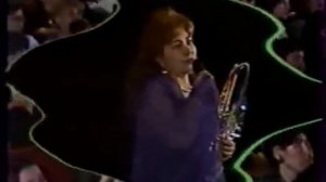 Поёт Бурлият Эльмурзаева