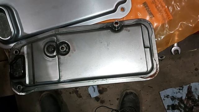 Распаковка и сравнение фильтра для АКПП на Toyota Hilux SUrf KZN 185 1KZ TE смотреть онлайн