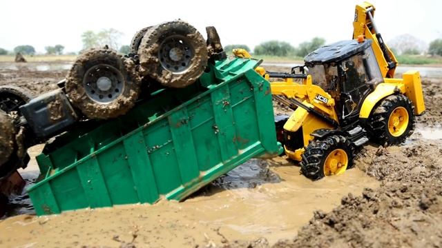 Кувырок самосвала в яму, три экскаватора вытаскивают смотреть онлайн