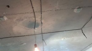 Штукатурка бетона гипсовой штукатуркой. Серия первая. Чистка, грунт.