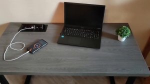 Современный рабочий стол в стиле лофт с встроенной розеткой спб