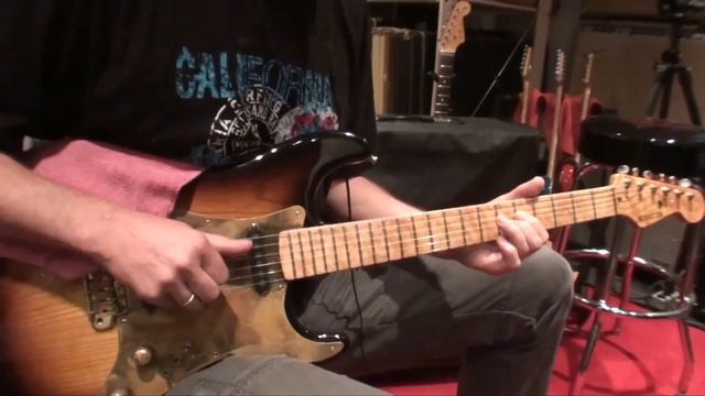 A/B comparing Mark Knopfler's Schecter to my Strat with the mk-guitar.com loaded pickguard (Part 1) смотреть онлайн