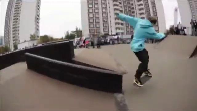 Скейтеры осваивают заброшенные парки смотреть онлайн