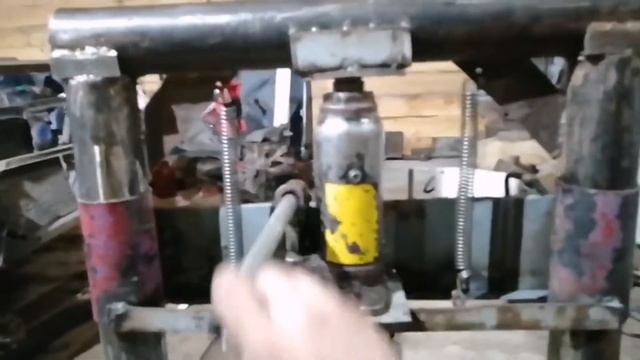 Почему не сделал этого раньше! Съемник для пружин и пресс в одном устройстве!Пресс своими руками! смотреть онлайн
