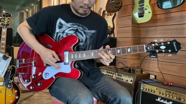 Epiphone Riviera Sparkling Burgundy 2021 смотреть онлайн