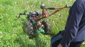 косим траву не поворачивая руль на мотоблоке агрос