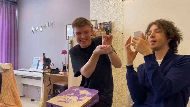 VLOG: ИГРА 18+, СЮРПРИЗ ДЛЯ ПОДРУГИ, АБЬЮЗ, УПАКОВКА ПОДАРКА, ПОЕМ КАРАОКЕ смотреть онлайн