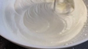 Мусс из чёрной смородины (и замороженной тоже) и сливок. Вкуснота необыкновенная.