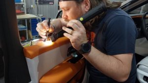 Снятие передней карты двери Rolls-Royce Cullinan