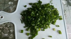 Салат из огурцов с зеленым луком и укропом