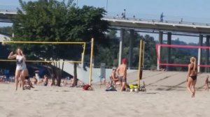 Красивая волейболистка на пляже гидропарка # Beautiful volleyball on the beach hydro#