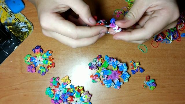 Снежинки из резинок.