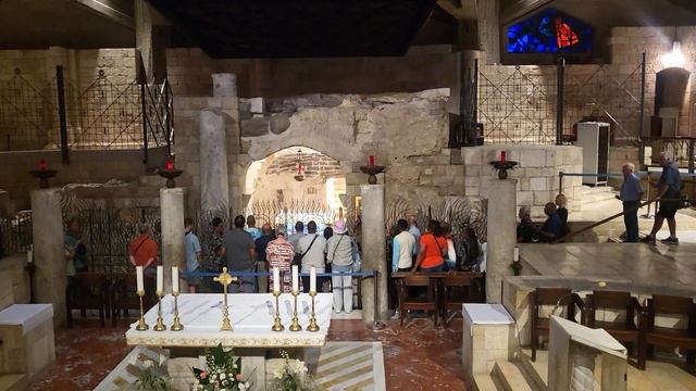St. Monica sings at the Basilica of the Annunciation смотреть онлайн