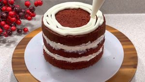 Сборка торта Красный Бархат с малиновой начинкой .