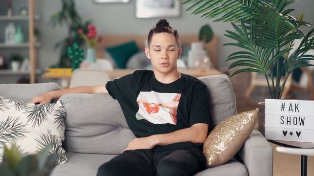 AKSHOW/ПЕРВЫЙ ДЕНЬ в Лагере / Заселения в палатки / Краски ХОЛЛИ / Серия 1 смотреть онлайн