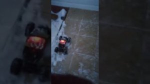 Машина на пульте управления дрифтует